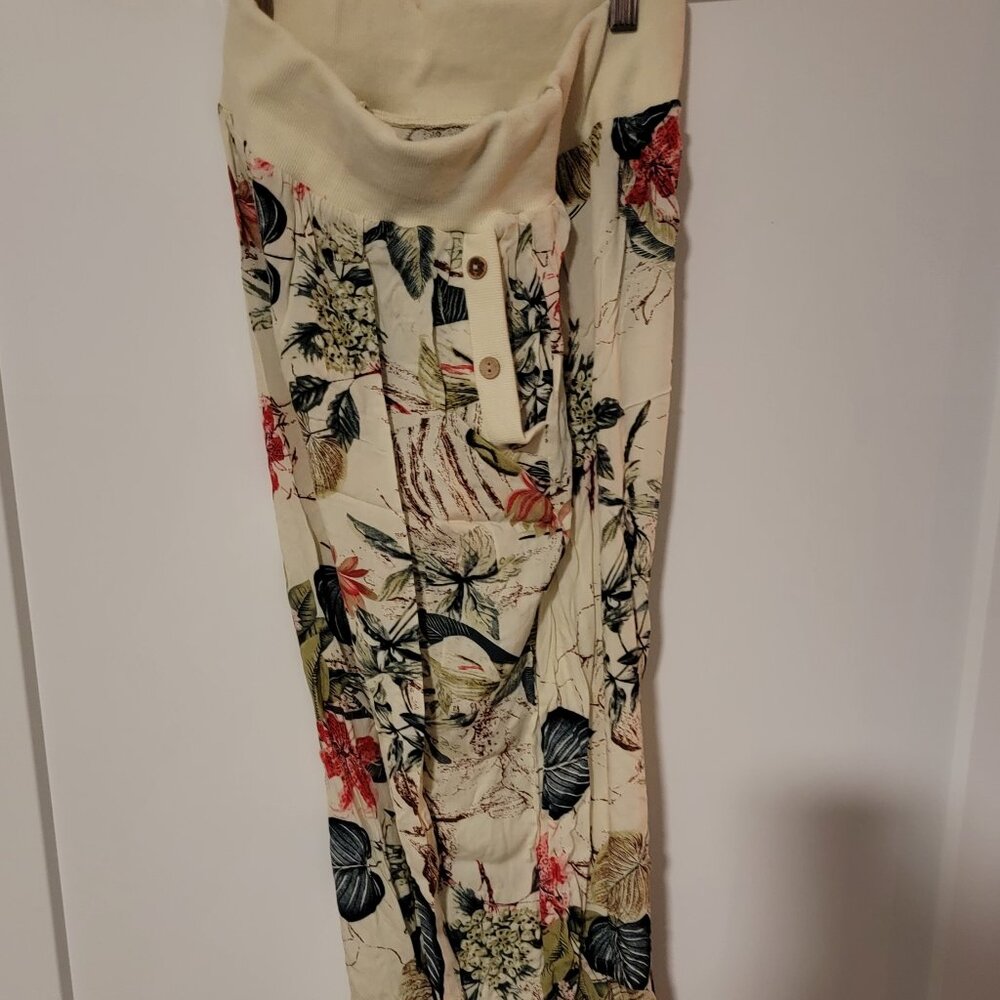 Floral capris, fits like S